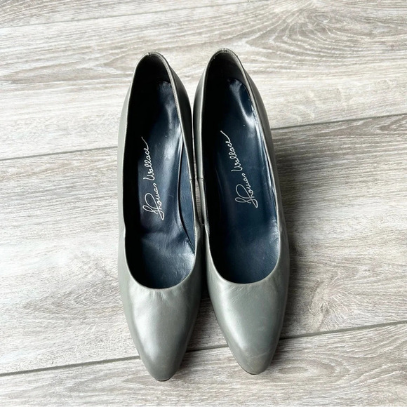 Thomas Wallace  Sage Grey Smooth Leather Pumps - Picture 2 of 13